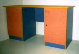 Biurko 2-szafkowe 140 x 65 x 75h z szufladą na wierzchu na nóżkach chromowych
