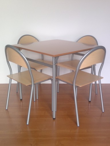 Stół świetlicowy 80 x 80 nr 1,2,3,4 nogi z rury fi 30 mm