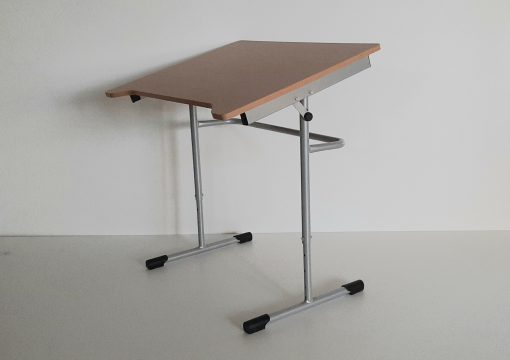 Stół uczniowski dla osób nie pełnosprawnych z regulowaną wysokością i uchylnym blatem